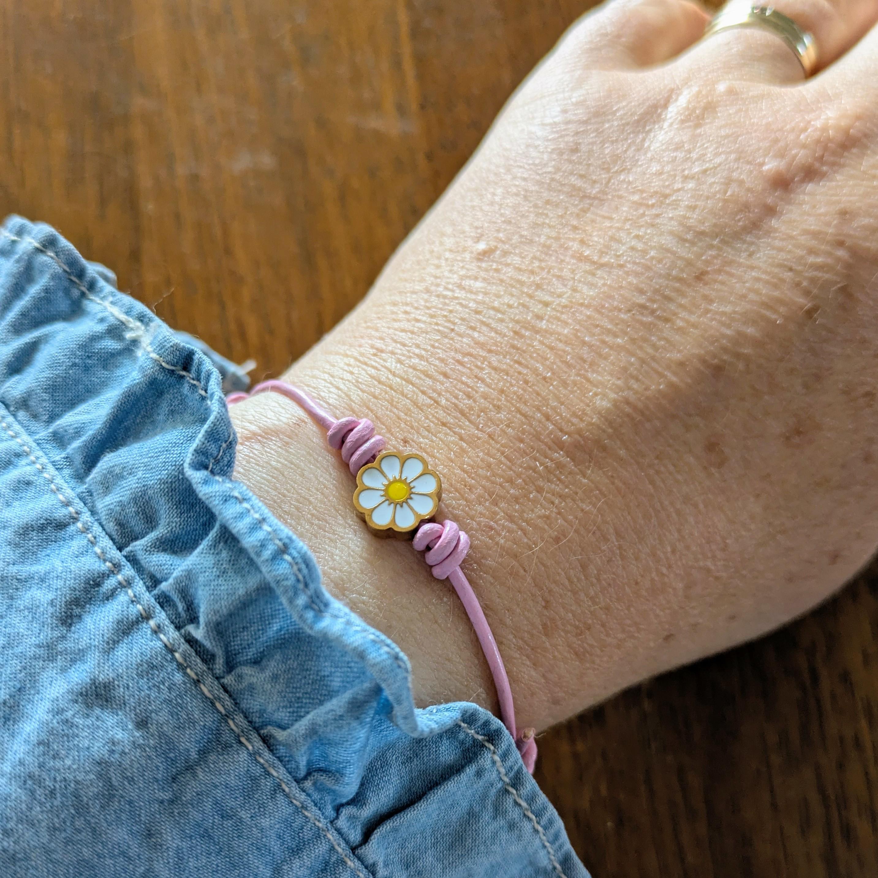 Daisy Bracelet, Slide adjustable country daisy bracelet