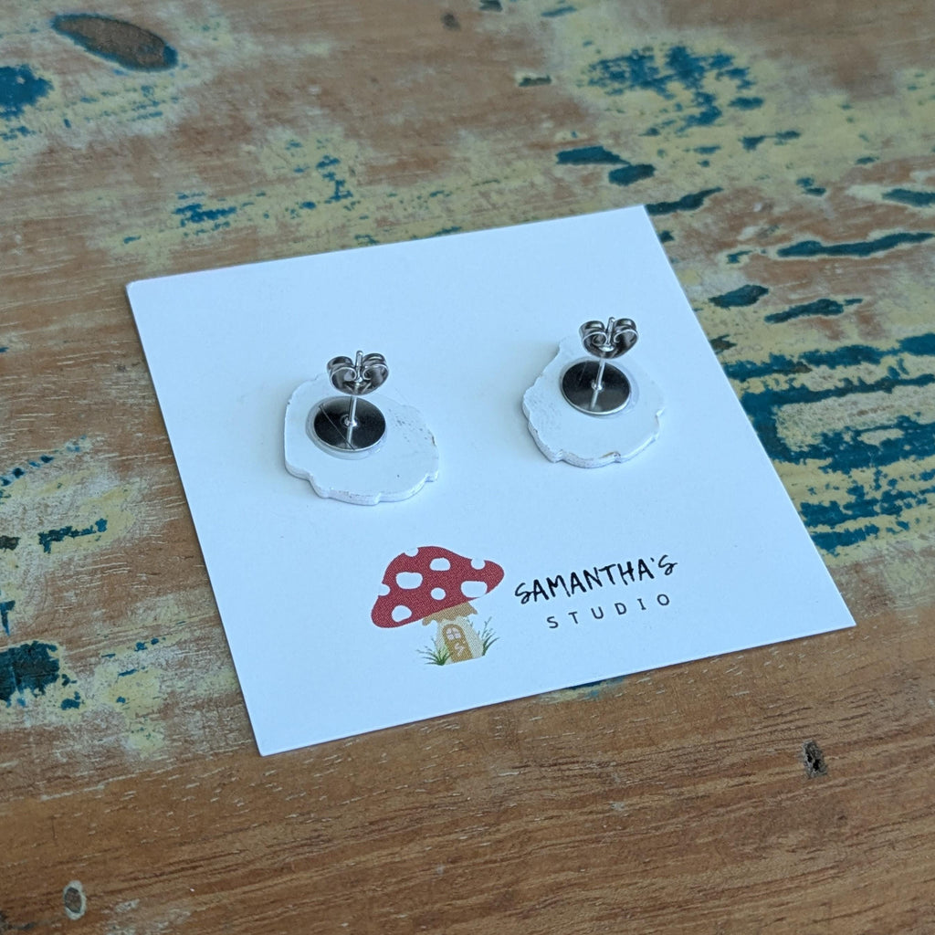 1 x Pair of Gorilla face stud earrings