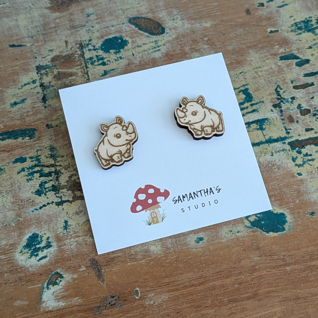 Rino wooden stud earrings